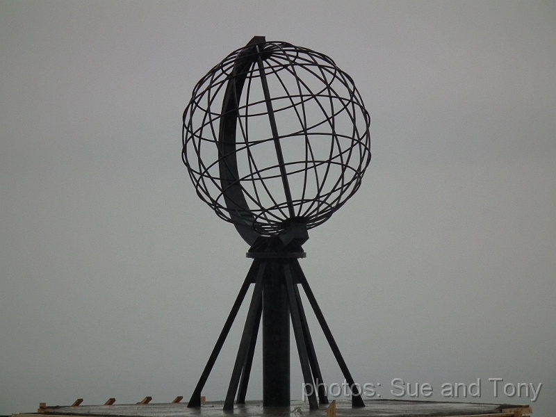 day 8 breakfast at nordkap 0003.jpg - We went back to North Cape for breakfast. This picture was taken around 7am